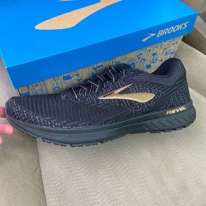 Men’s brooks running sneakers